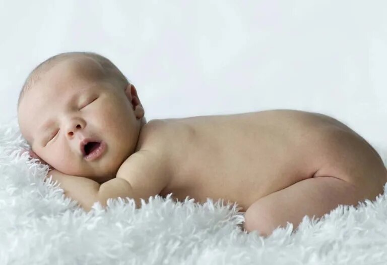 7) لماذا ينام الرضع مثل الضفدع!