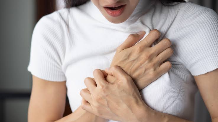 سبب ألم الثدي قبل الدورة