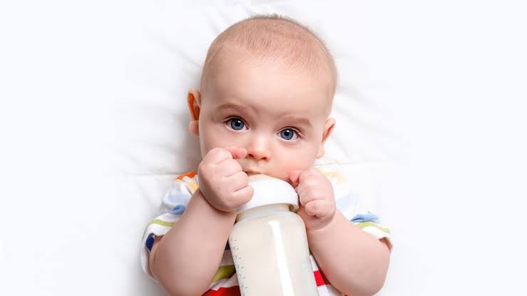 هل يمكن أن تسبب الرضاعة الصناعية مشاكل صحية؟